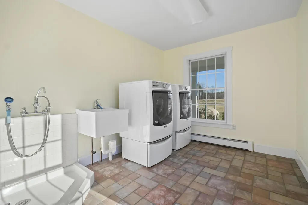 20 Orchard Lane New Gloucester ME 04260