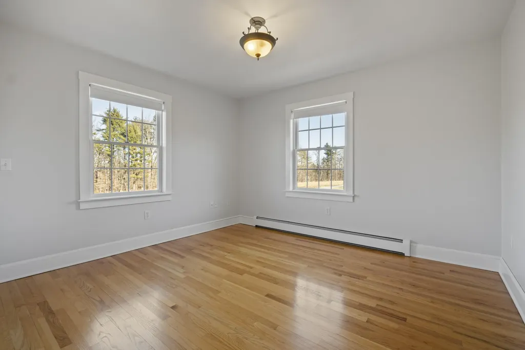 20 Orchard Lane New Gloucester ME 04260