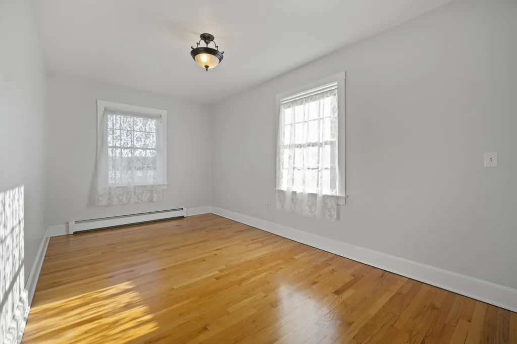 20 Orchard Lane New Gloucester ME 04260