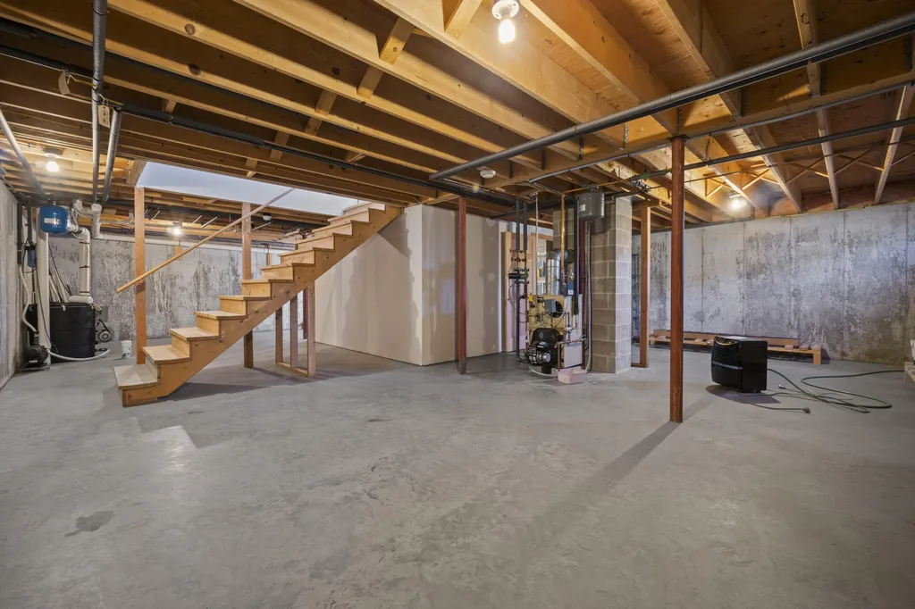 20 Orchard Lane New Gloucester ME 04260