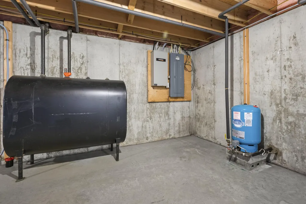 20 Orchard Lane New Gloucester ME 04260