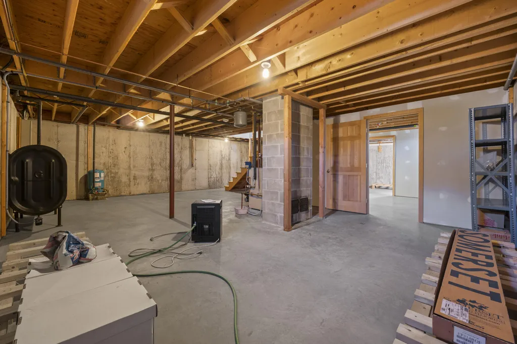 20 Orchard Lane New Gloucester ME 04260