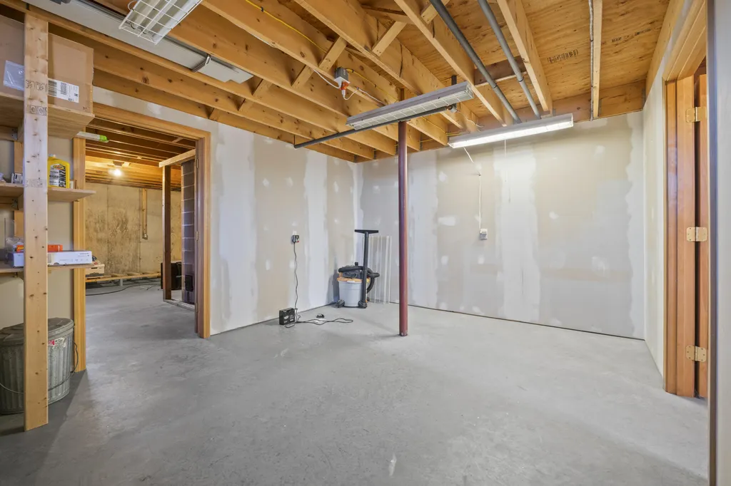 20 Orchard Lane New Gloucester ME 04260