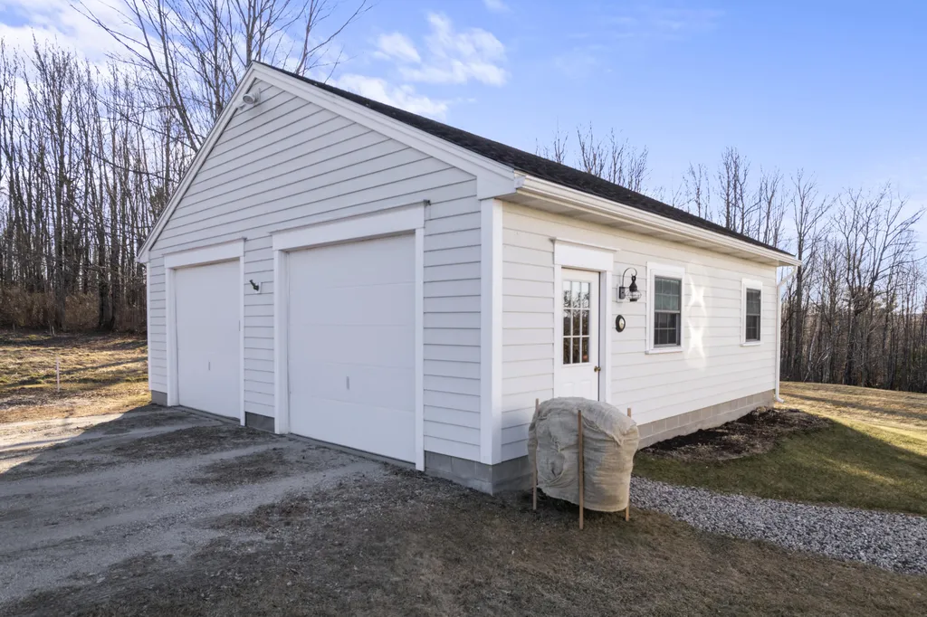 20 Orchard Lane New Gloucester ME 04260