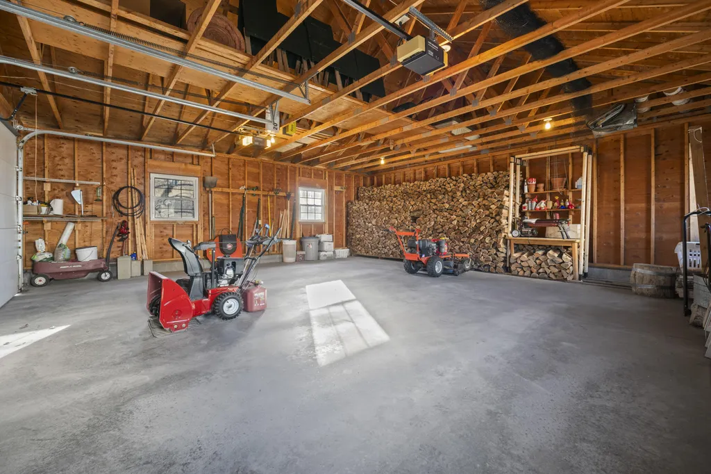 20 Orchard Lane New Gloucester ME 04260