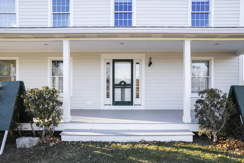 20 Orchard Lane New Gloucester ME 04260