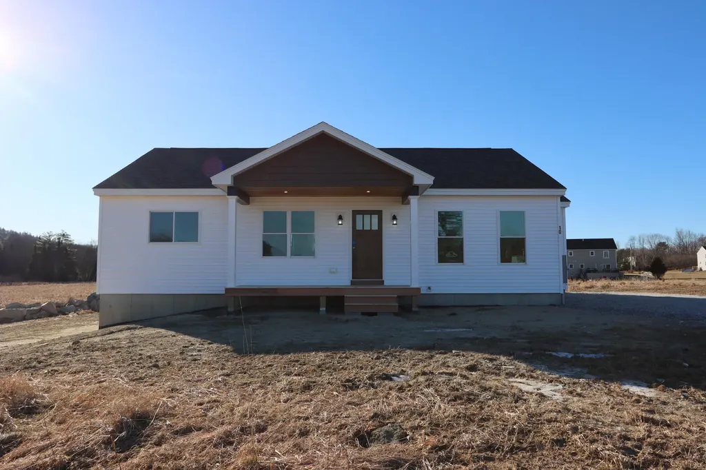 10 Hayfield Drive Greene ME 04236