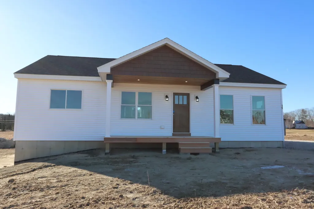 10 Hayfield Drive Greene ME 04236