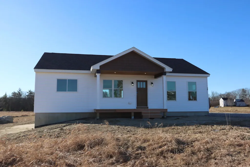 10 Hayfield Drive Greene ME 04236
