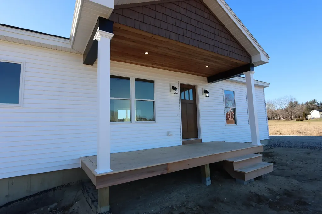 10 Hayfield Drive Greene ME 04236