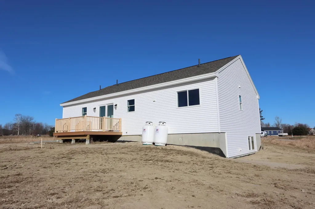 10 Hayfield Drive Greene ME 04236