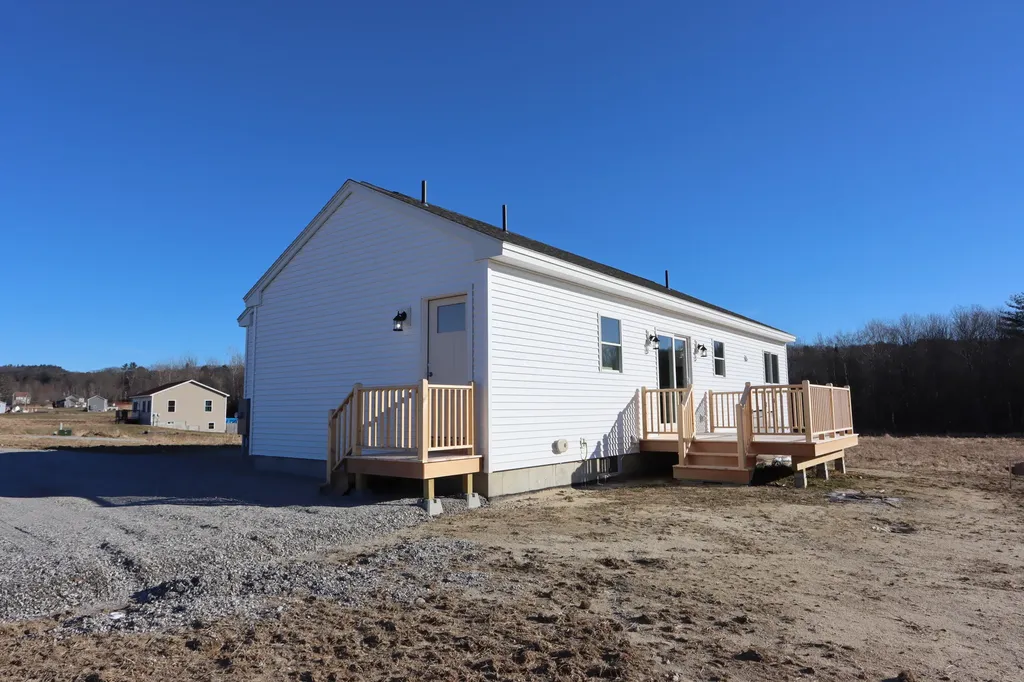 10 Hayfield Drive Greene ME 04236