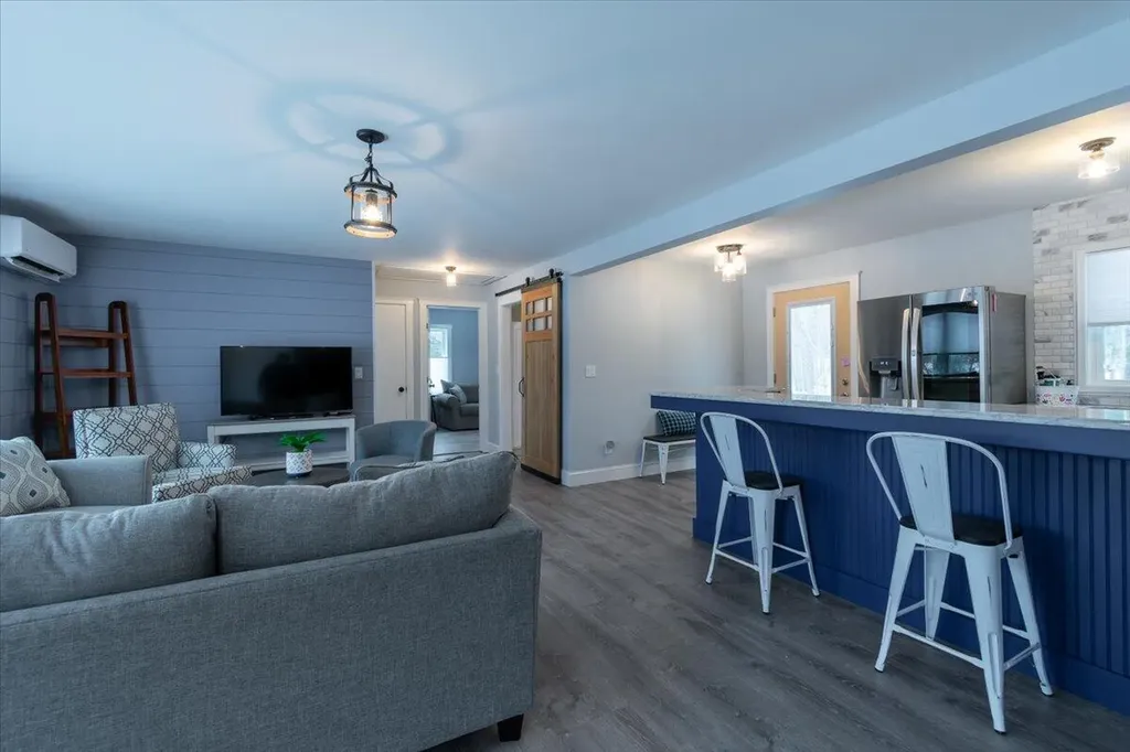 73 Bayside W Owls Head ME 04854