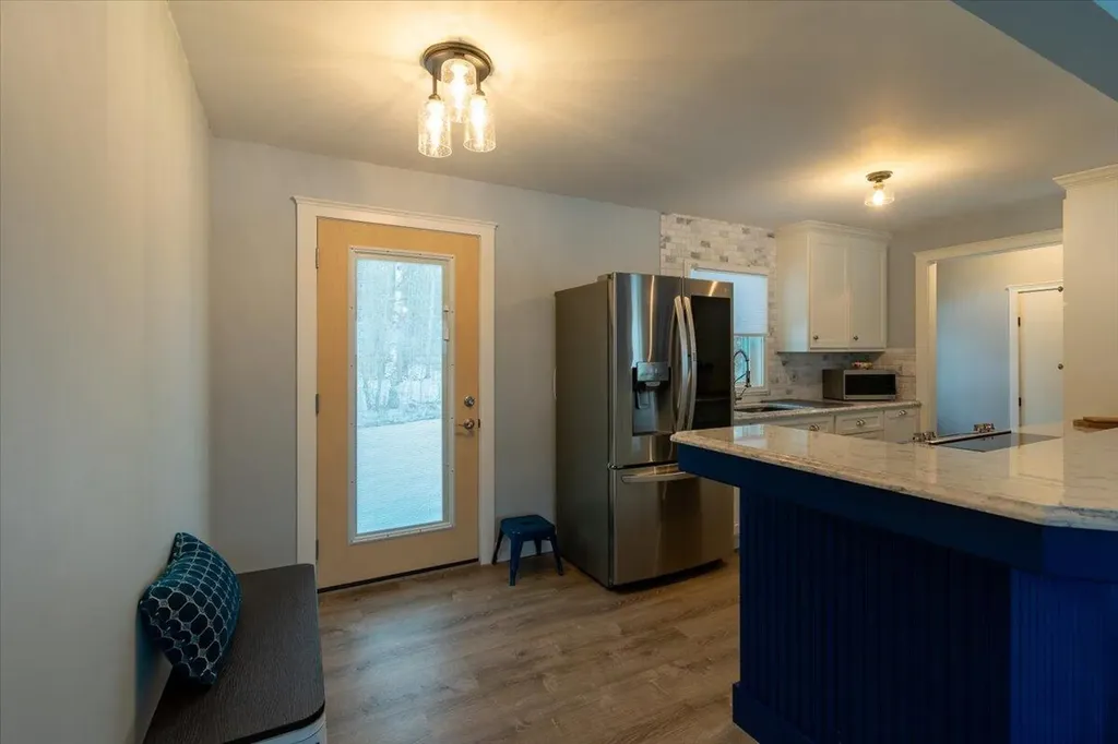 73 Bayside W Owls Head ME 04854