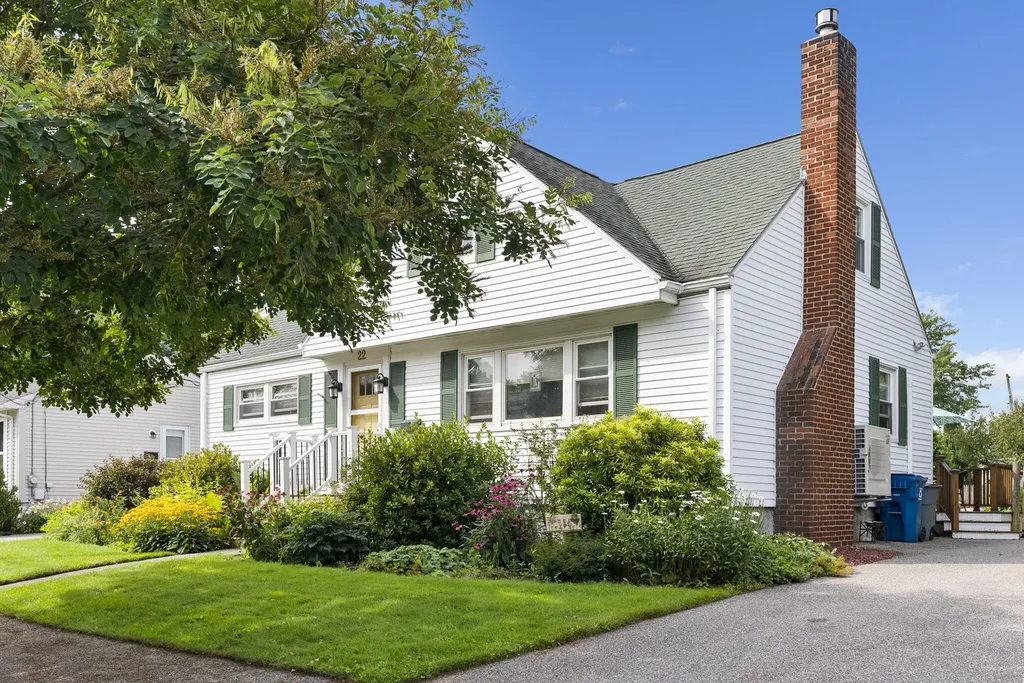 22 Sara Lane Portland ME 04103