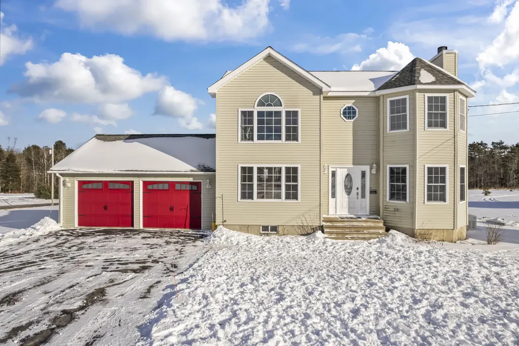4 Kents Way Benton ME 04901