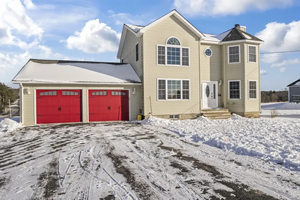 4 Kents Way Benton ME 04901