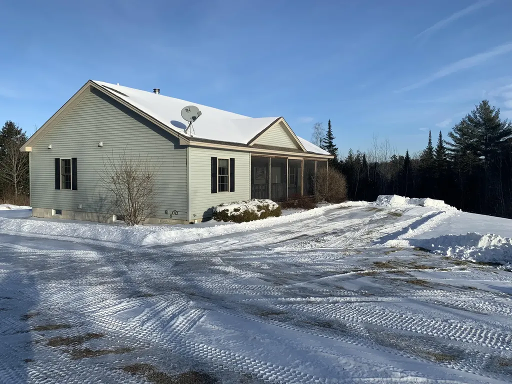 27 Lower Lane Levant ME 04456