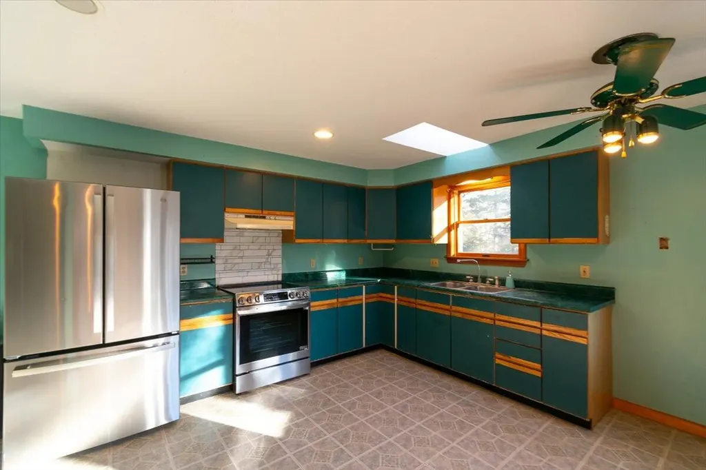 130 W Street Extension Rockport ME 04856