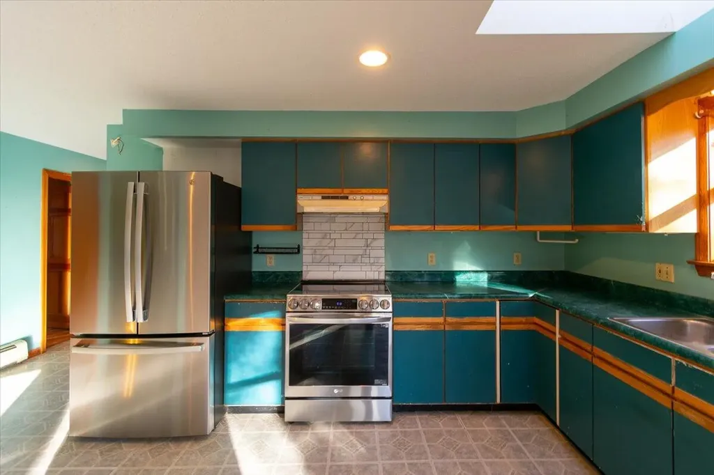130 W Street Extension Rockport ME 04856