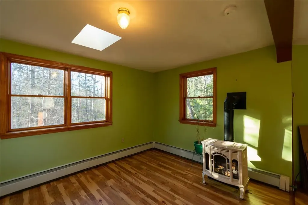 130 W Street Extension Rockport ME 04856