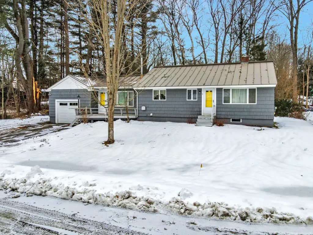 9 Brescia Court Waterville ME 04901