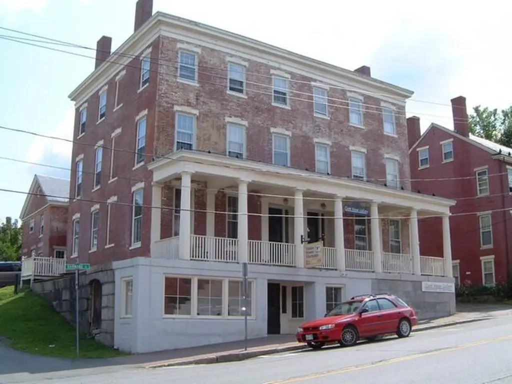 128 Hammond Street Bangor ME 04401