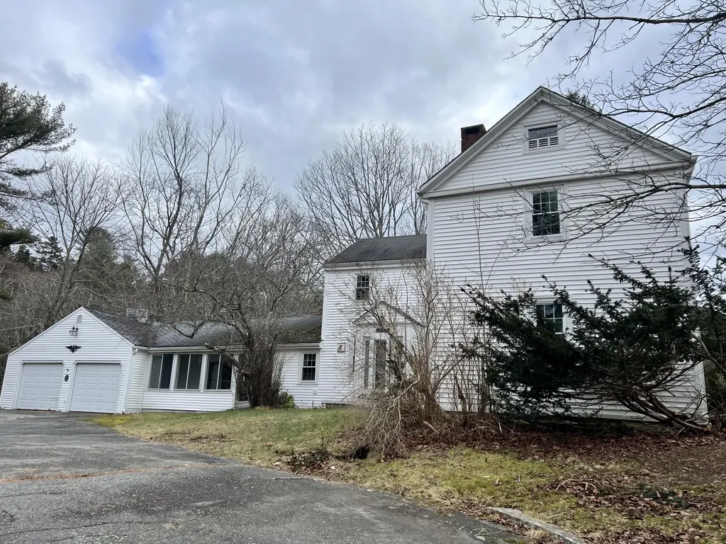 2090 Us Highway 1 Sullivan ME 04664