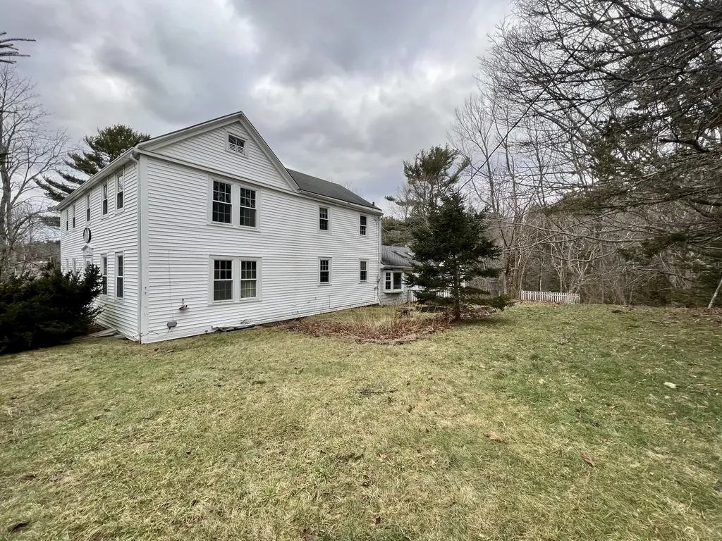 2090 Us Highway 1 Sullivan ME 04664