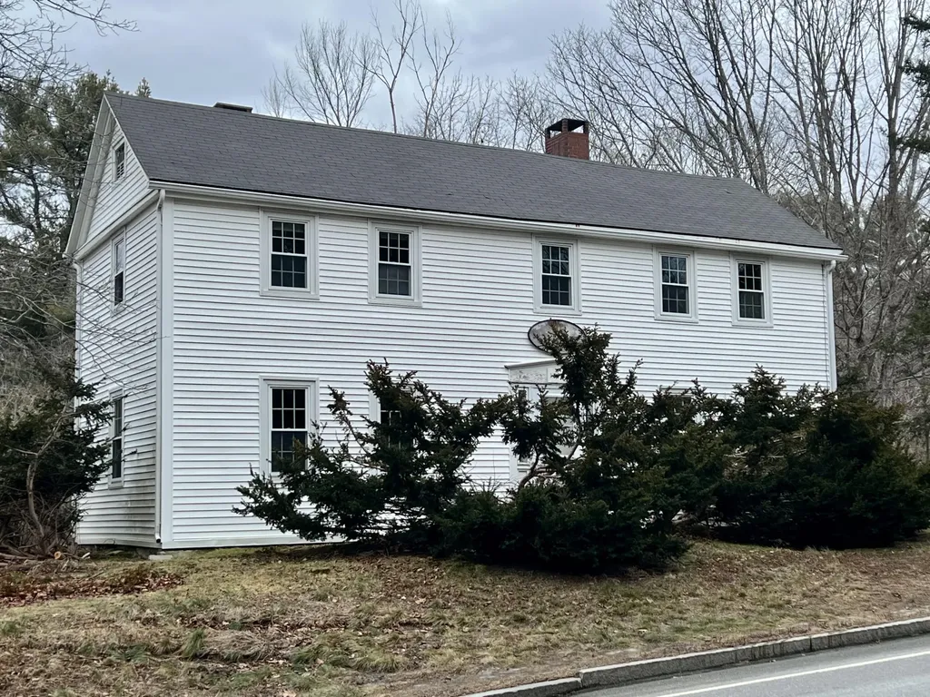 2090 Us Highway 1 Sullivan ME 04664