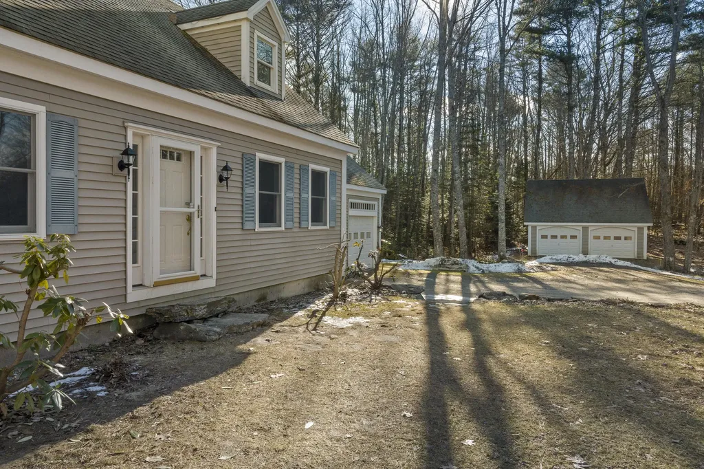 32 Oliver Woods Road Nobleboro ME 04555
