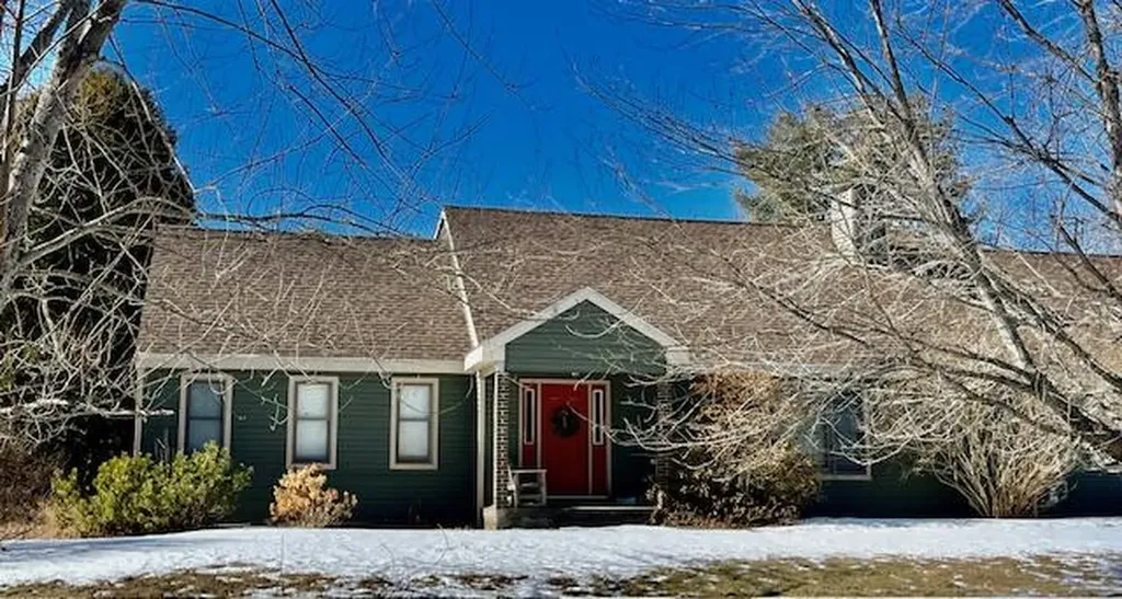 25 Sunset Drive Old Town ME 04468