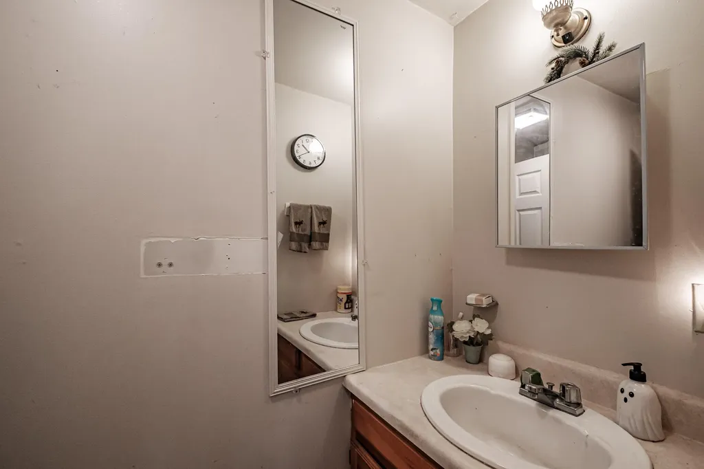 5 Aegis Drive Bath ME 04530