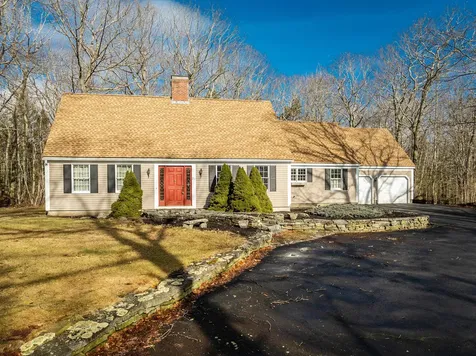 27 Wellington Drive Rockport ME 04856