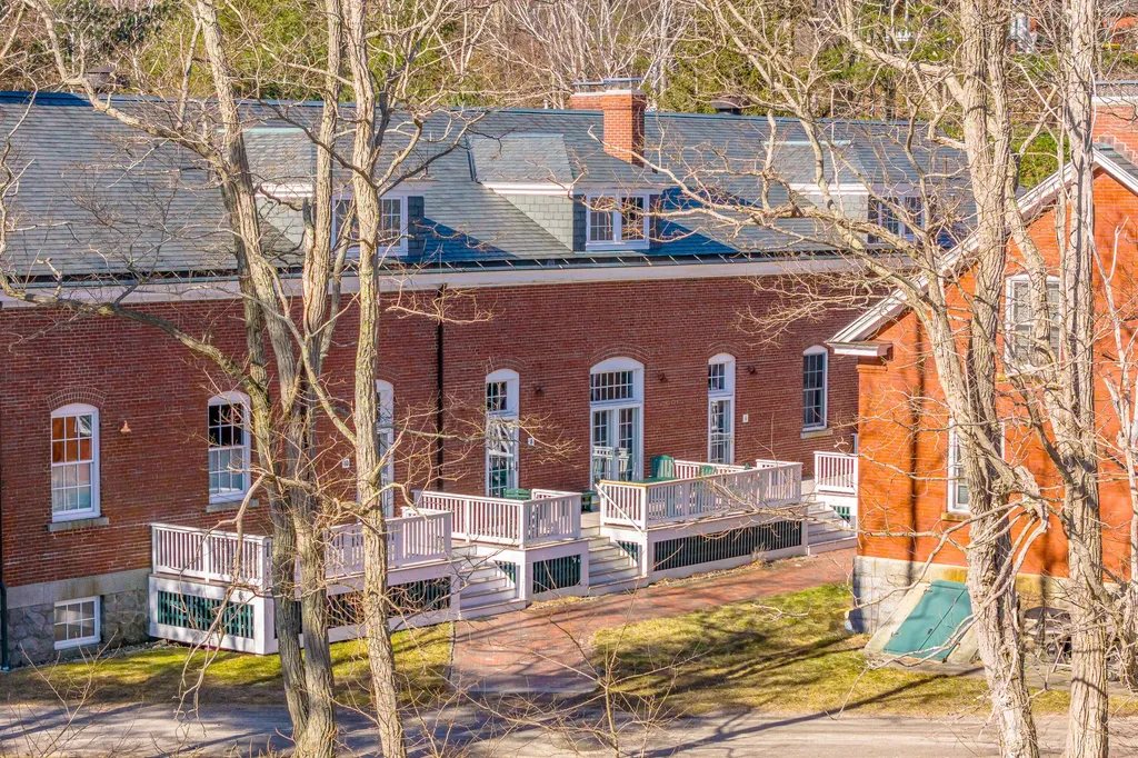 8 Quartermaster Court Portland ME 04109
