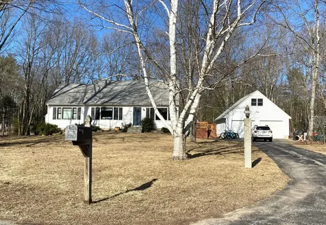 10 Laurel Circle Wells ME 04090
