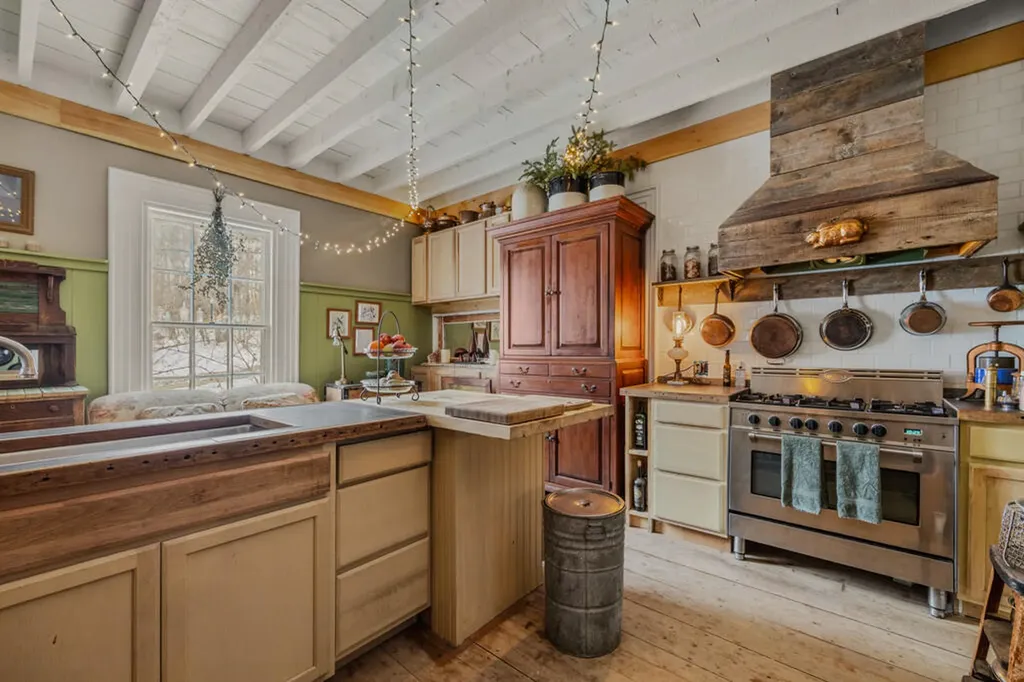 3 Moulton Hill Road Sebec ME 04481