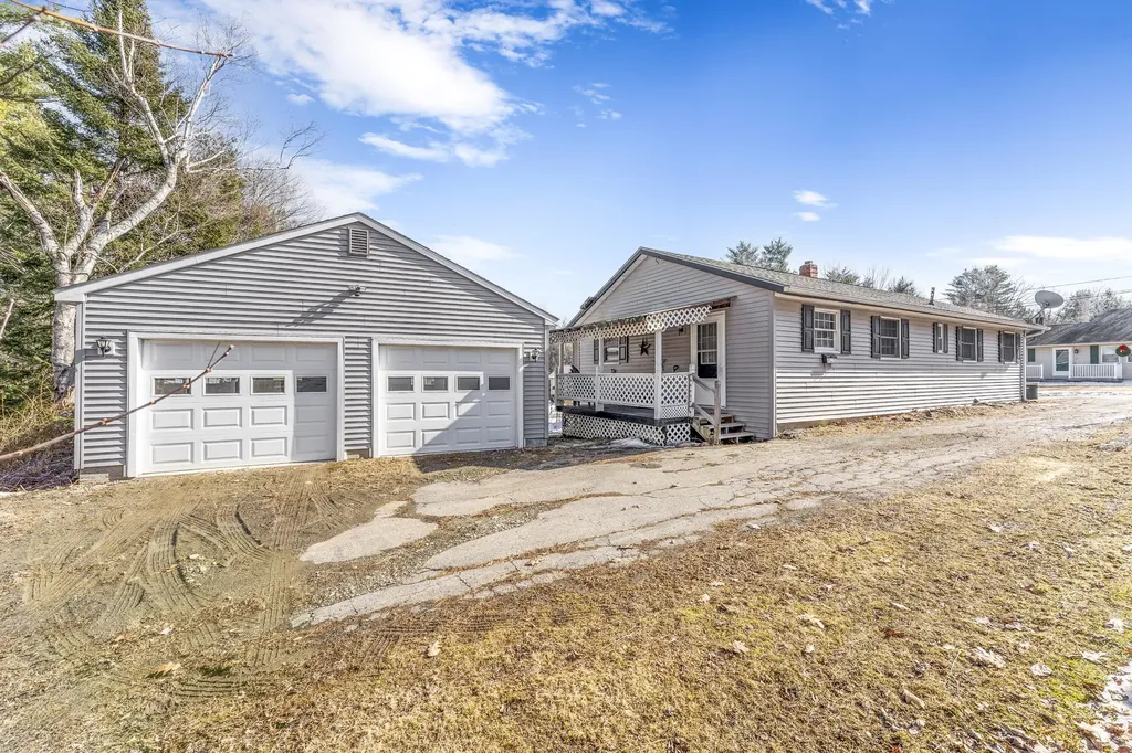 25 Roberta Street Farmingdale ME 04344