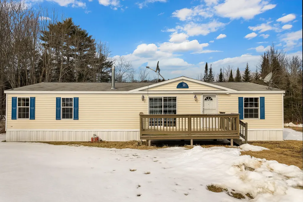 27 Mountain Road Wiscasset ME 04578