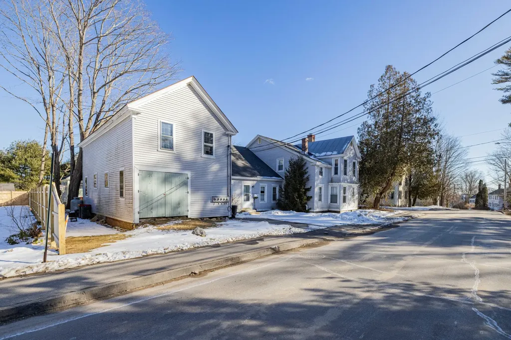 11 Pleasant Street Topsham ME 04086