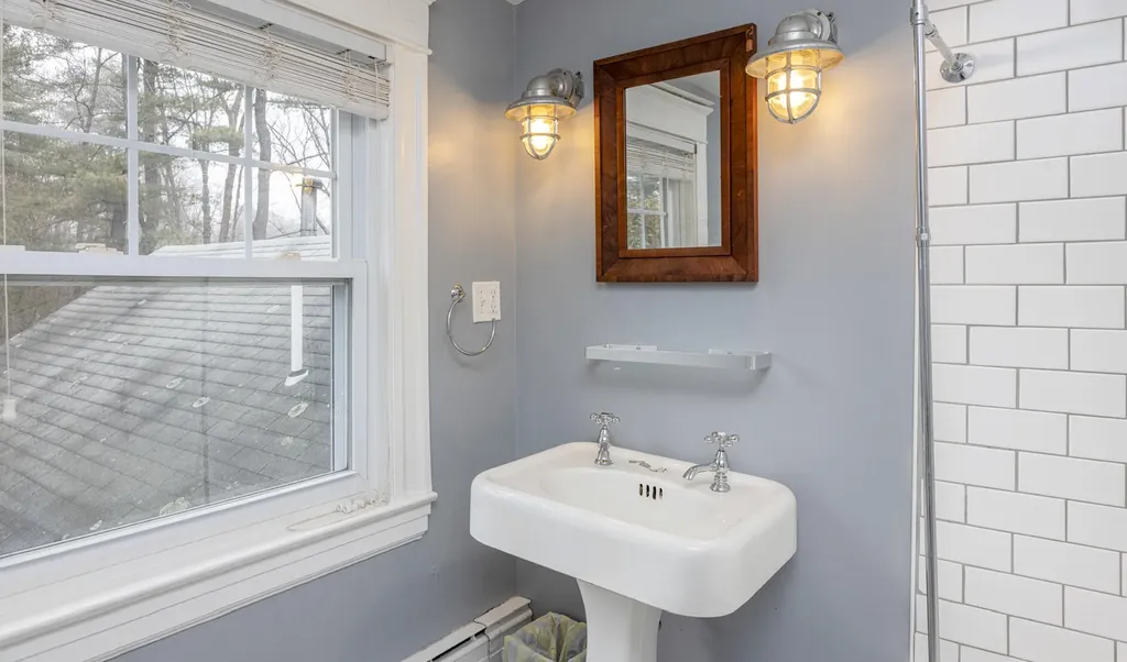 2 Hammond Road Falmouth ME 04105