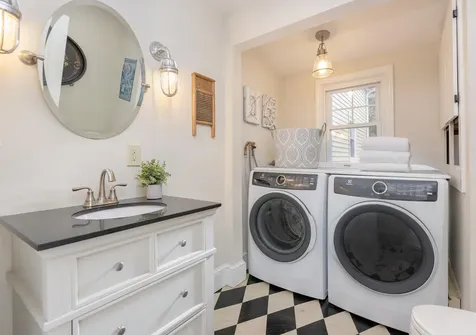 2 Hammond Road Falmouth ME 04105