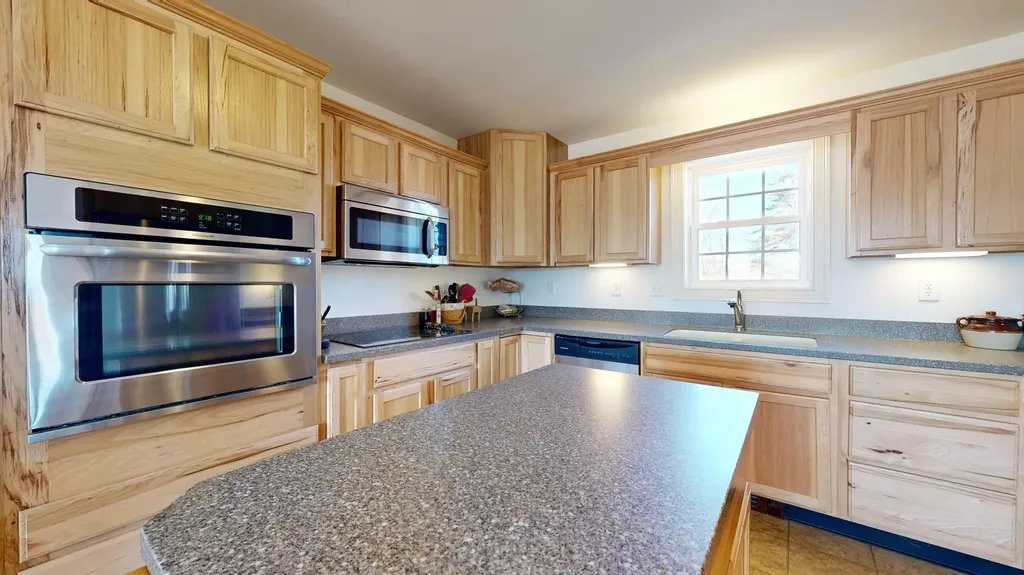 48 Lubear Way Auburn ME 04210