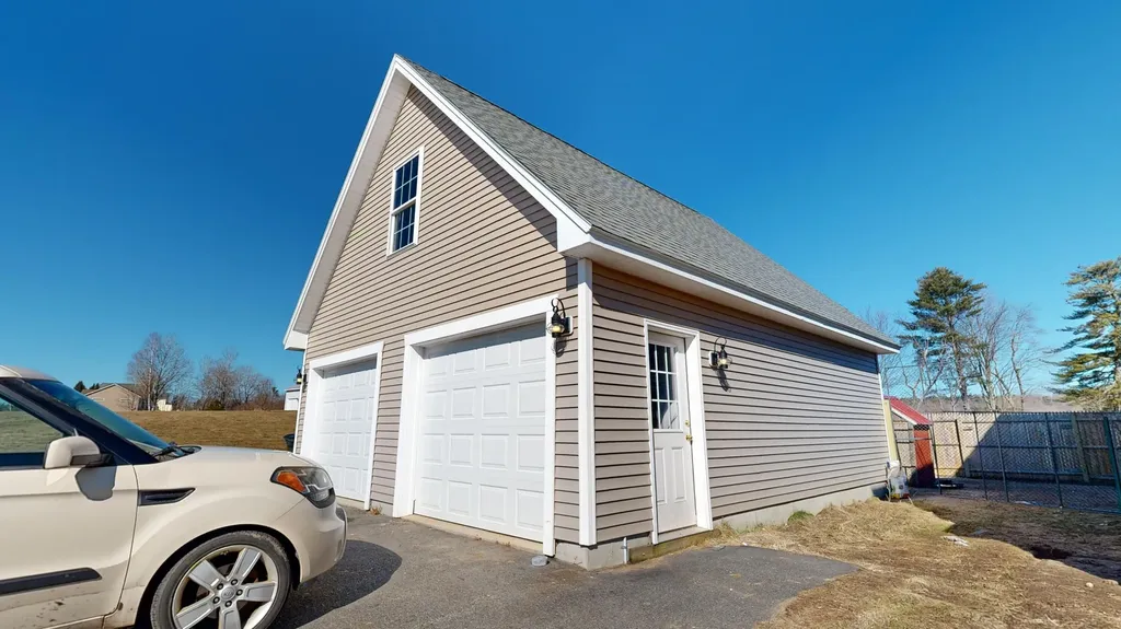 48 Lubear Way Auburn ME 04210
