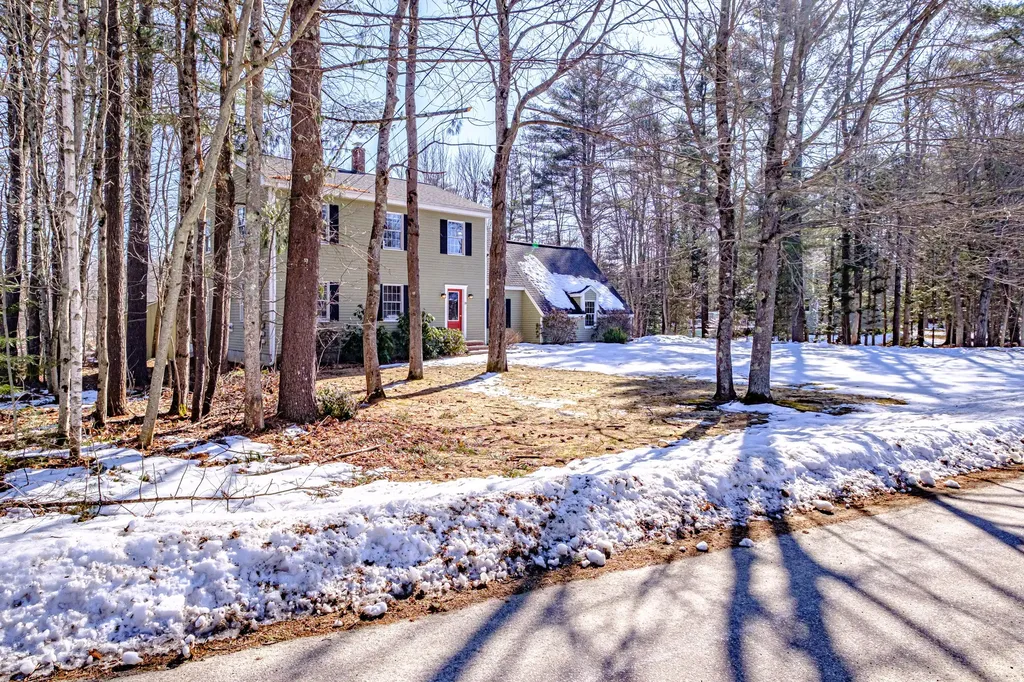 19 Bramblewood Road Auburn ME 04210