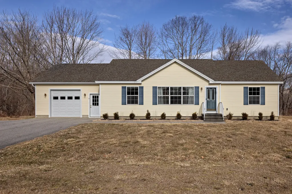 9 Country Way Rockland ME 04841