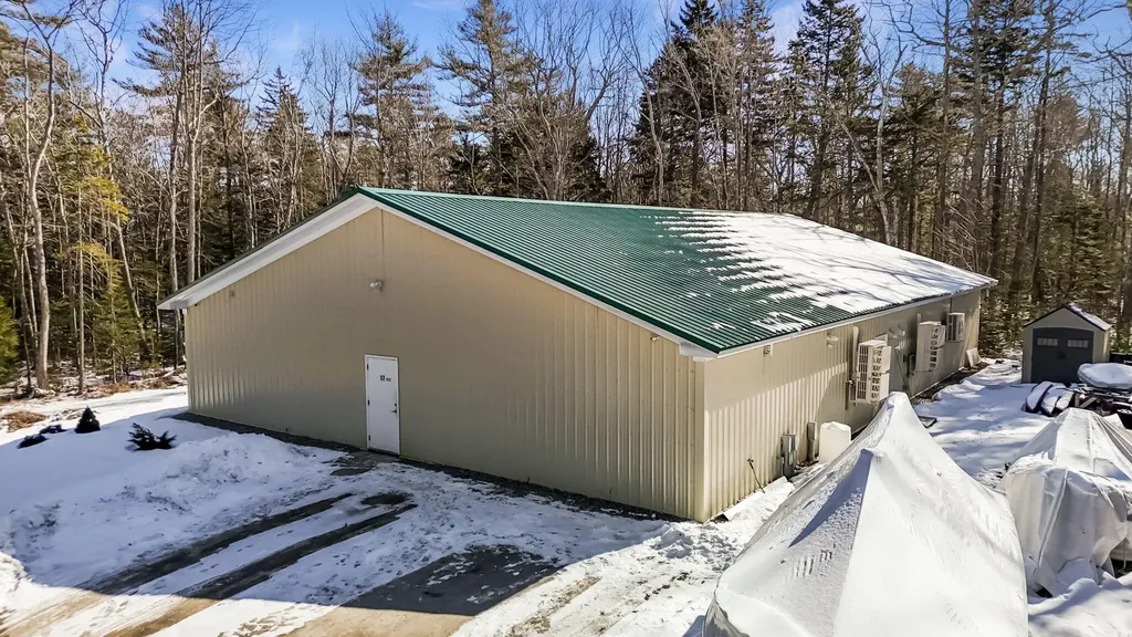 17 Lockhart Cove Road Bristol ME 04558