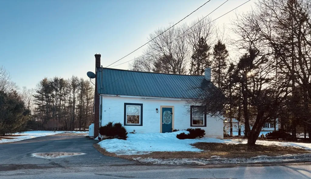 72 Lebanon Road Winterport ME 04496