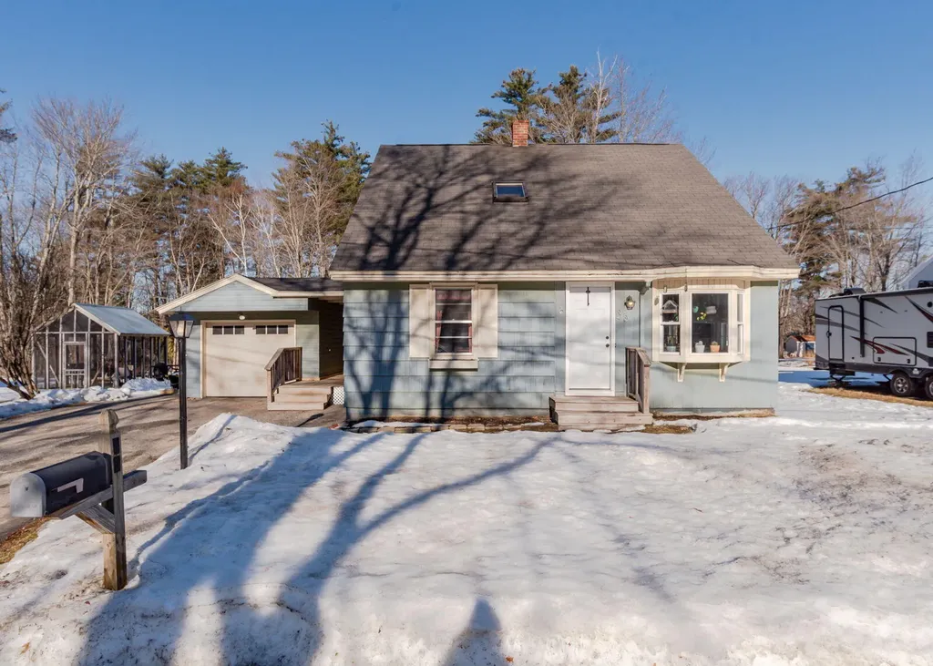 35 Jones Street Auburn ME 04210