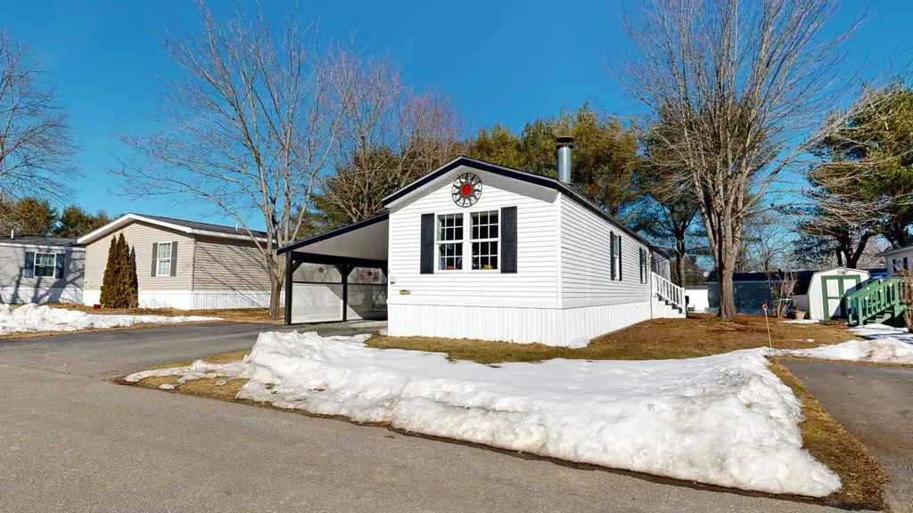 8 Harvest Lane Lewiston ME 04240